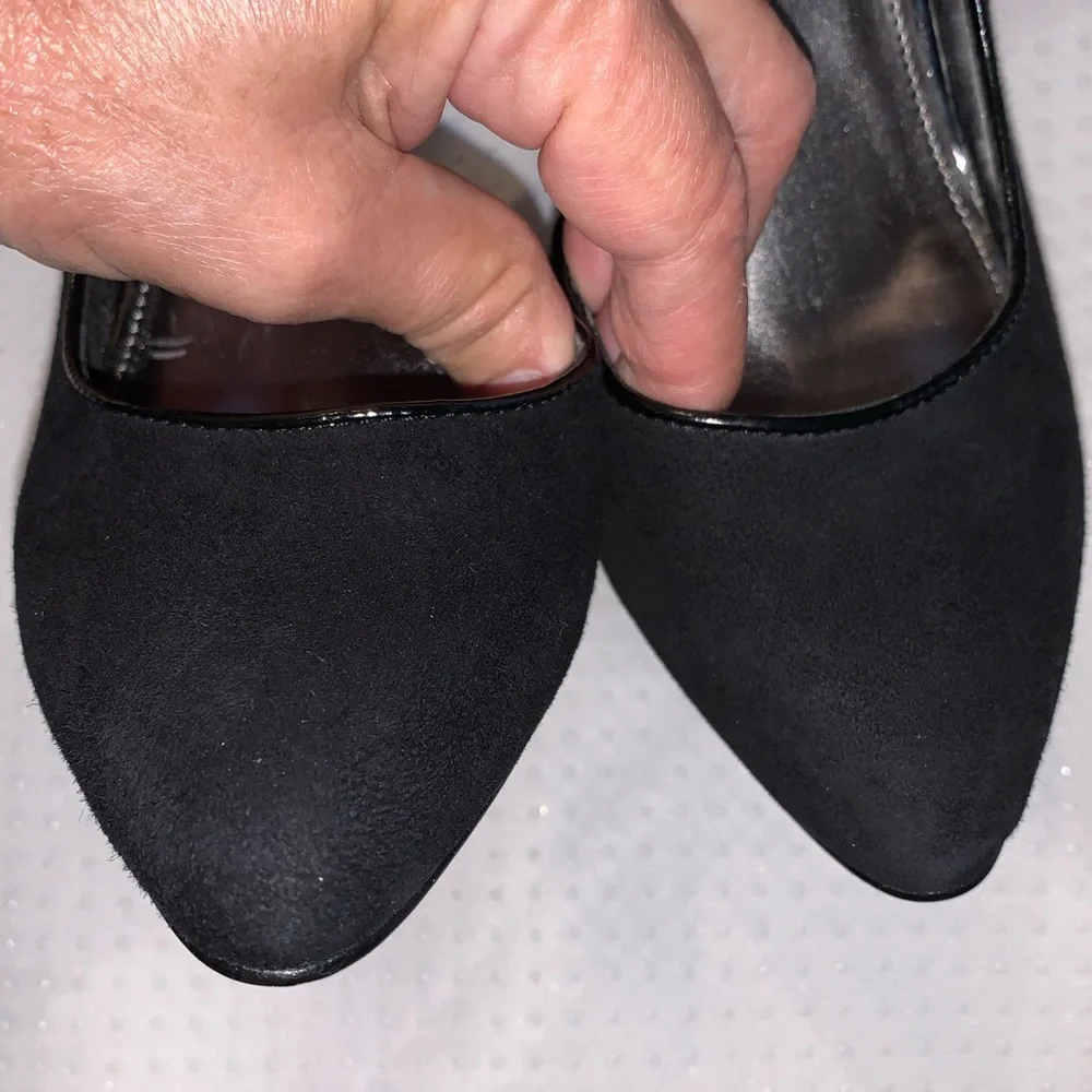 AK Anne Klein Size 6 M Black Genuine Suede Leather Pump - Picture 9 of 16